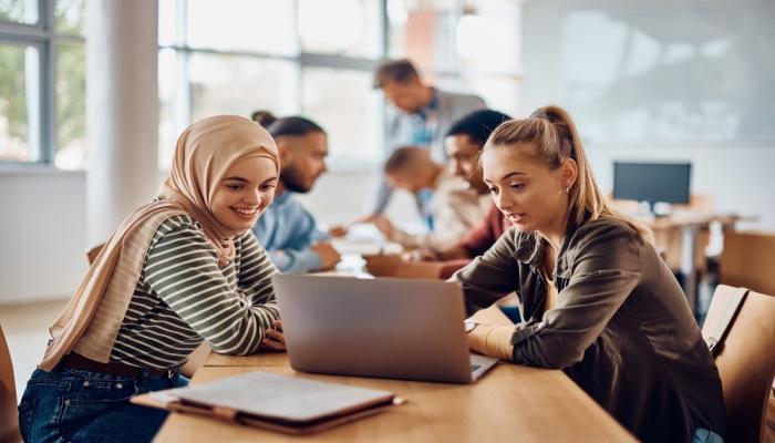 منحة دولية مجانية عن بُعد لتعلم اللغة الإنجليزية من مؤسسة رسال